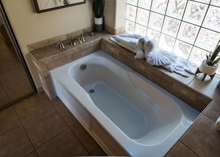 Holiday home 1 Home! Epic Mountain Views With Pool & Hot Tub *
