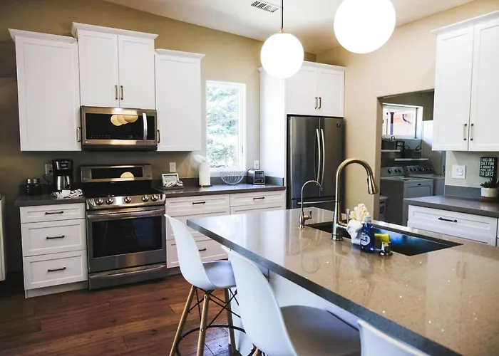 1 Home! Epic Mountain Views With Pool & Hot Tub