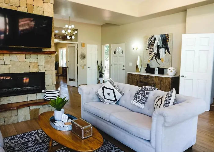 Holiday home 1 Home! Epic Mountain Views With Pool & Hot Tub